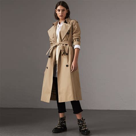 trenchcoat outfit burberry|authentic burberry trench coats.